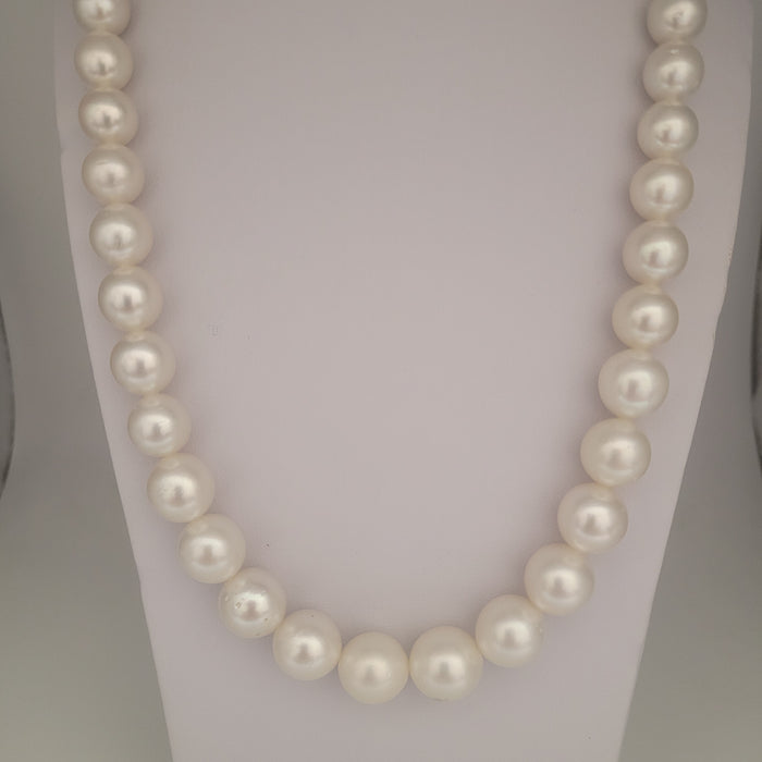 White South Sea Pearls 10-13.70 mm Round Shape 18K Gold Clasp