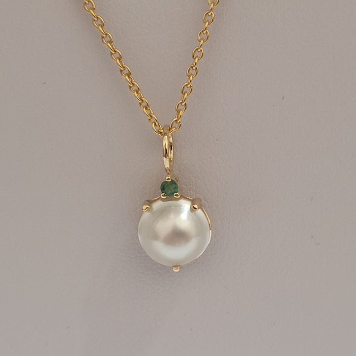 Yellow Gold 18K, Diamond, Australian Mabe Pearl Pendant Necklace