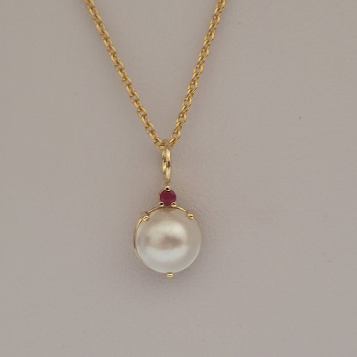 Gold Pendant 18K Mabe and Ruby