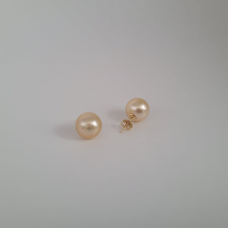 Golden South Sea Pearls Stud Earrings 11 mm 18 Karat Gold |  The South Sea Pearl |  The South Sea Pearl